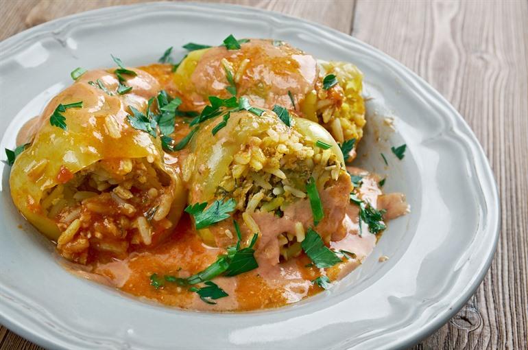 Punjene paprika, een gevuld paprikagerecht, Servische keuken