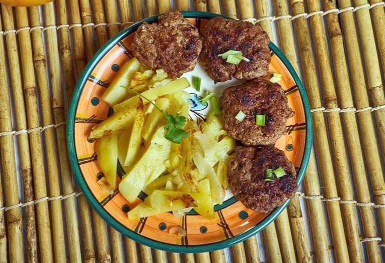 Qofte, gehaktballetjes met kruiden