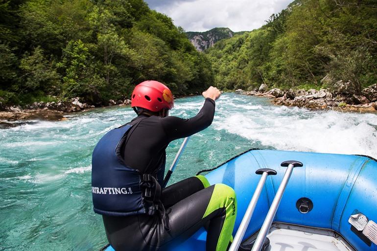 Raften op de Tara rivier in Montenegro