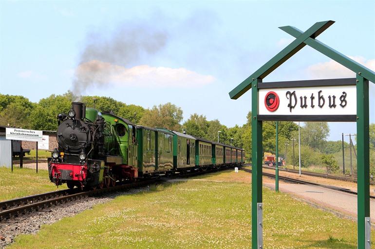 Rasender Roland, stoomtrein uit 1895 in Putbus, Rügen, Duitsland