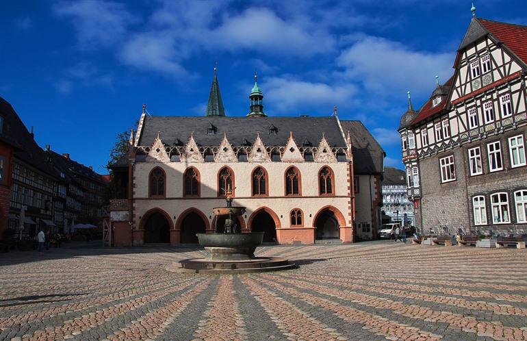 Rathaus van Goslar op het marktplein, Harz
