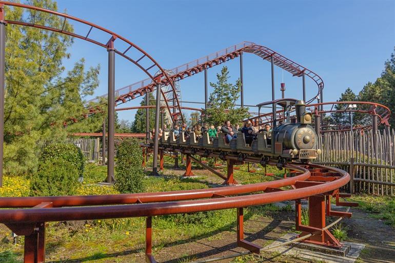 Roller coaster Mine Train in pretpark Slagharen