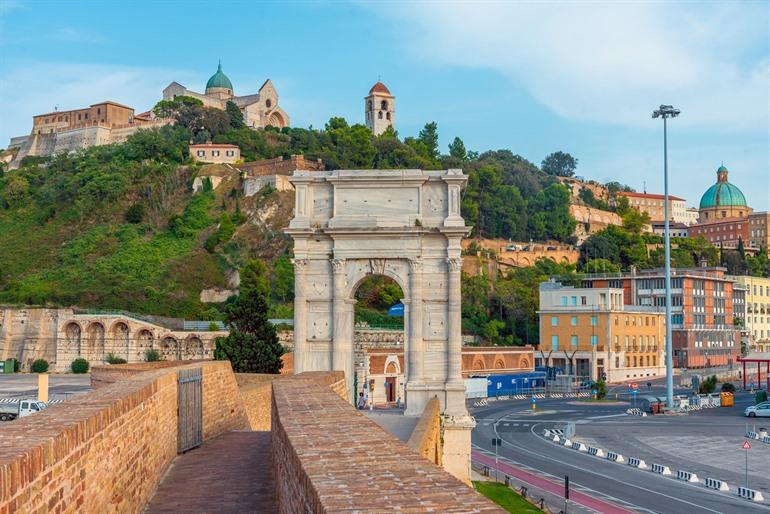 Romeinse triomfboog Arco di Traiano, Ancona
