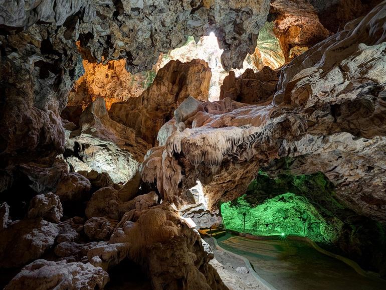 Rondleiding door de Hato-grotten, Curaçao