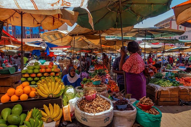 Rondstruinen op de Owino Market, Kampala