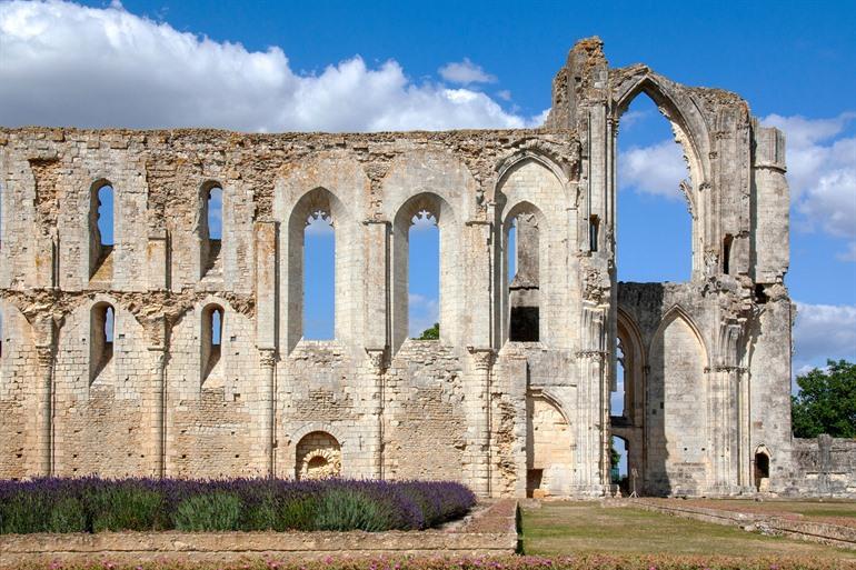 Ruïnes van de Abbaye de Maillezais, Frankrijk
