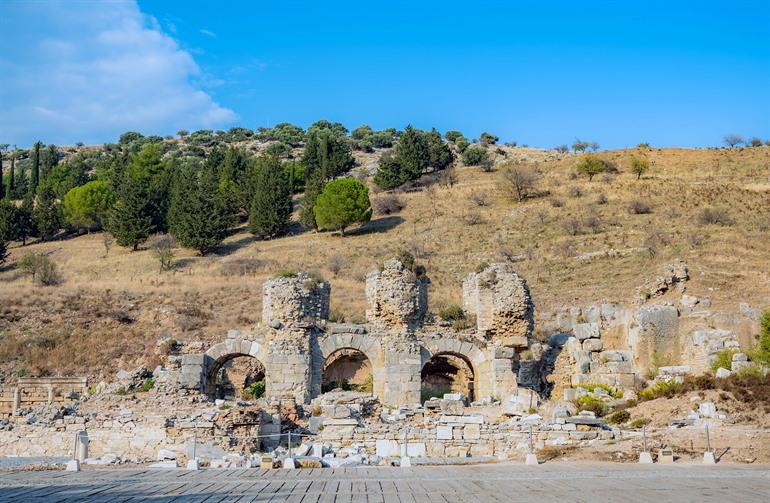 Ruïnes van de voormalige Baden van Varius in Efeze, Turkije