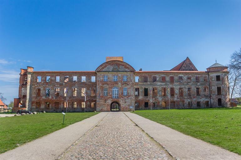 Ruïnes van het kasteel en de kloosterkerk bij Dargun, Mecklenburg-Vorpommern