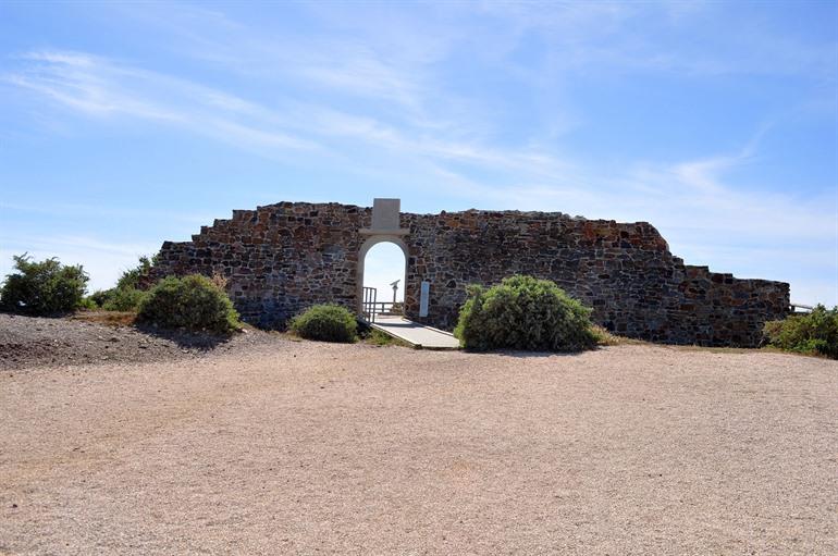 Ruïnes van het Moorse fort bij Praia da Arrifana, Algarve