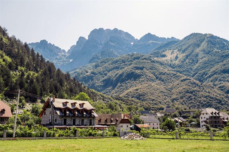 Rustig, idyllisch bergdorp Theth bezoeken in de Albanese Alpen