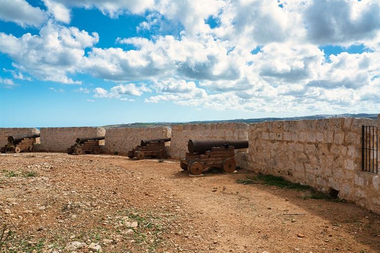 Saint Mary's Battery bezoeken, Comino