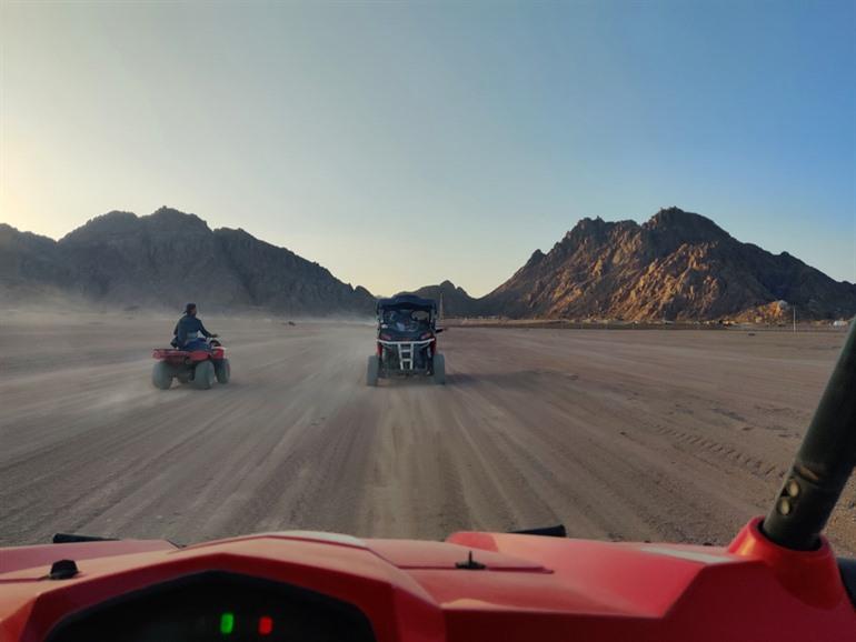 Sandbuggy door de Sinaïwoestijn, Egypte