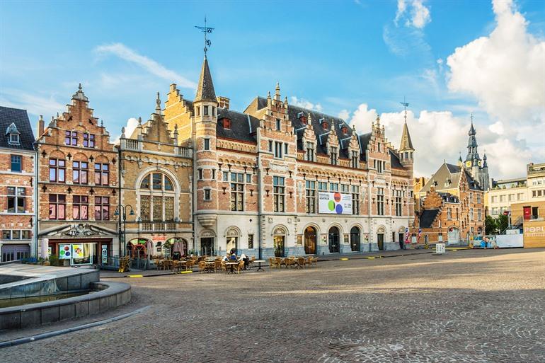 Schouwburgplein in Kortrijk, West-Vlaanderen