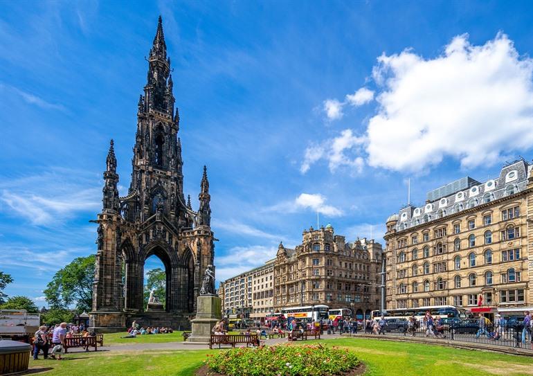 Scott Monument, aan de Princes Street in Edinburgh
