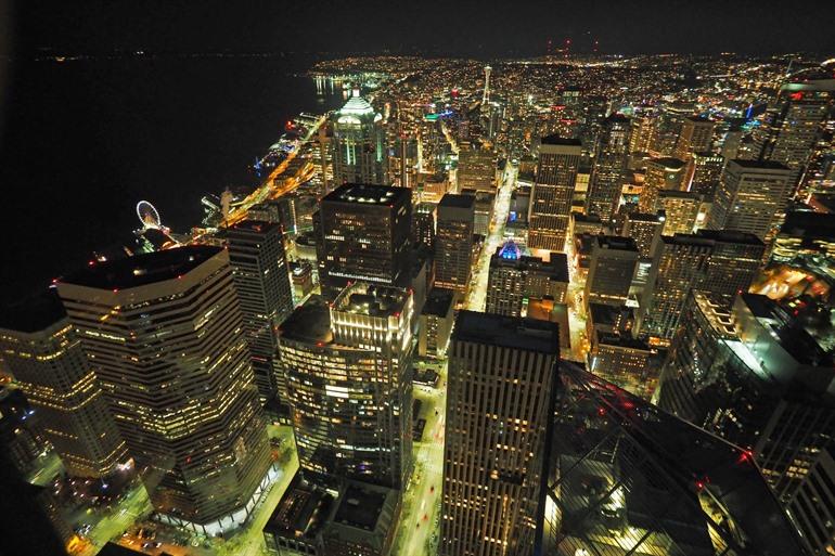 Seattle in de nacht vanaf het observatiedek