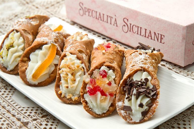 Siciliaanse Cannoli, zoet dessert 