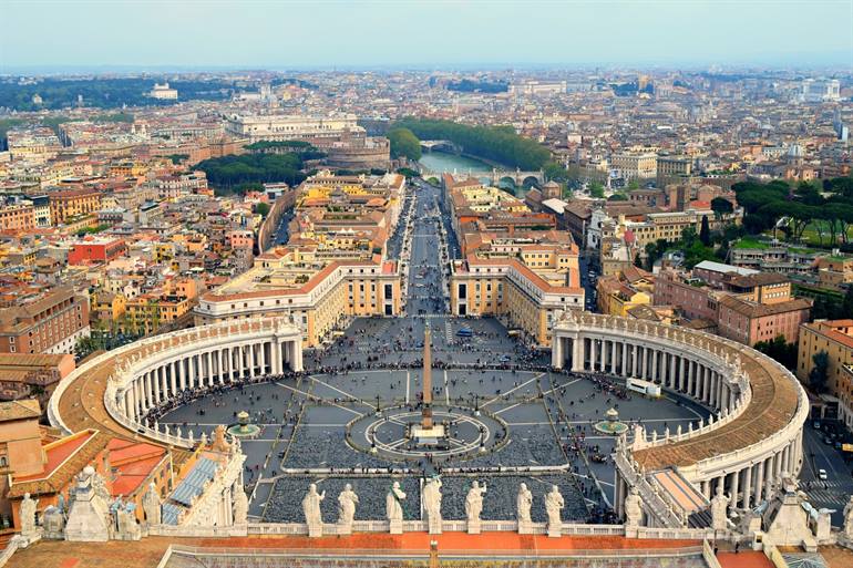 Sint-Pietersbasiliek in Rome bezoeken? Tips + hoe wachtrijen overslaan?