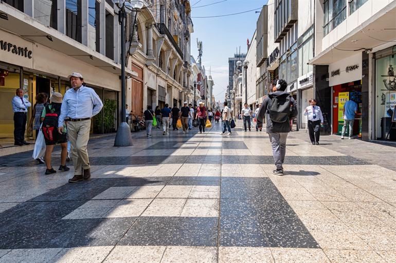 Slenteren door de Jirón de la Unión