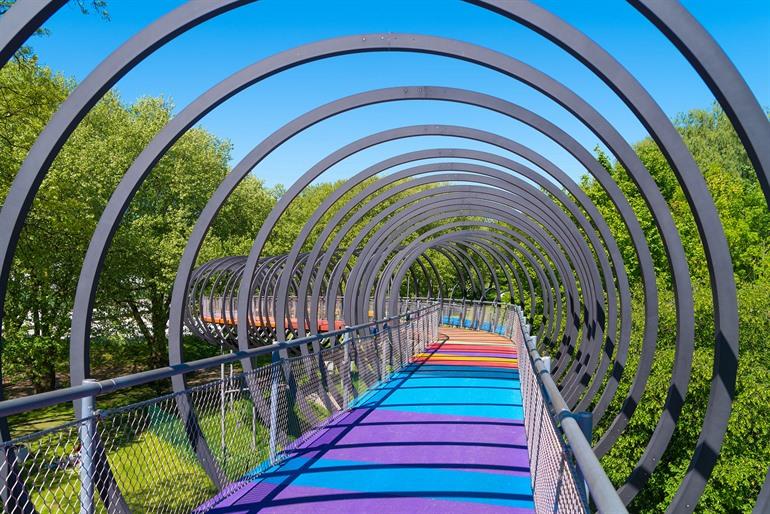 Slinky springs to fame-brug in Oberhausen