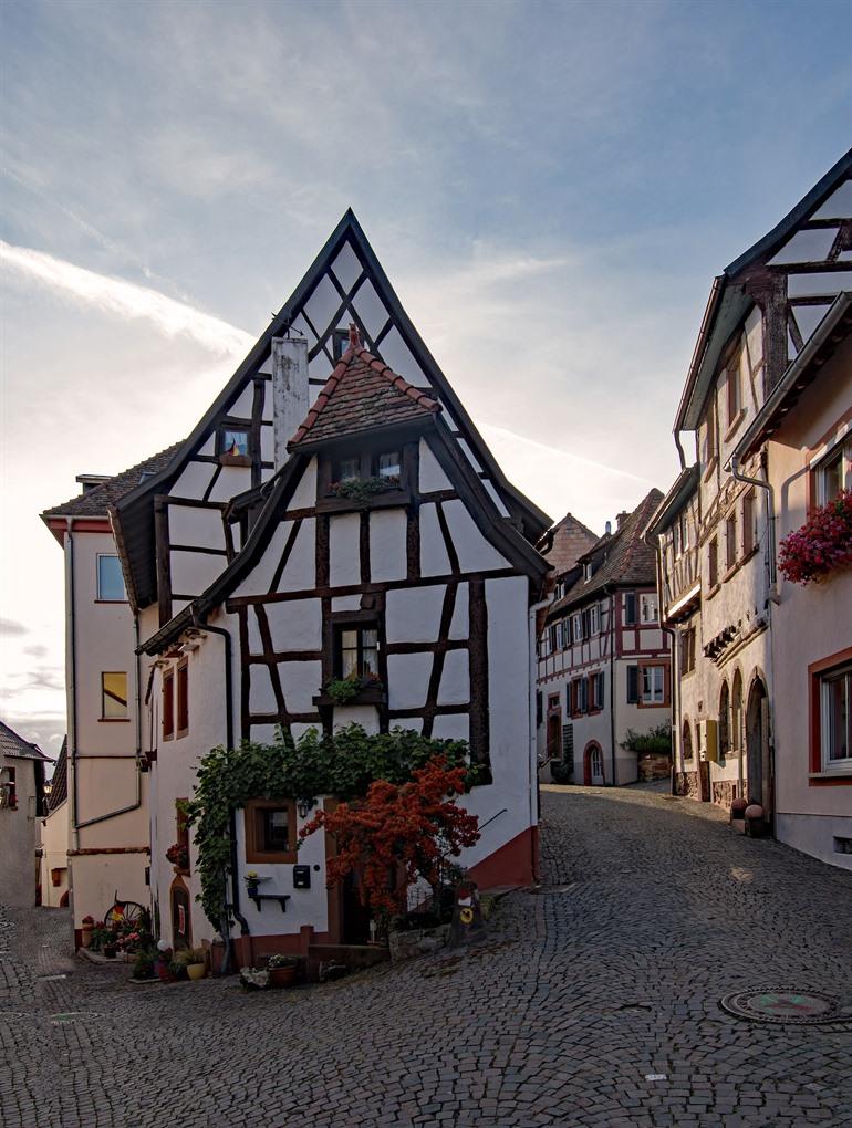 Smalle straatjes in Neuleiningen - Duitse wijnroute