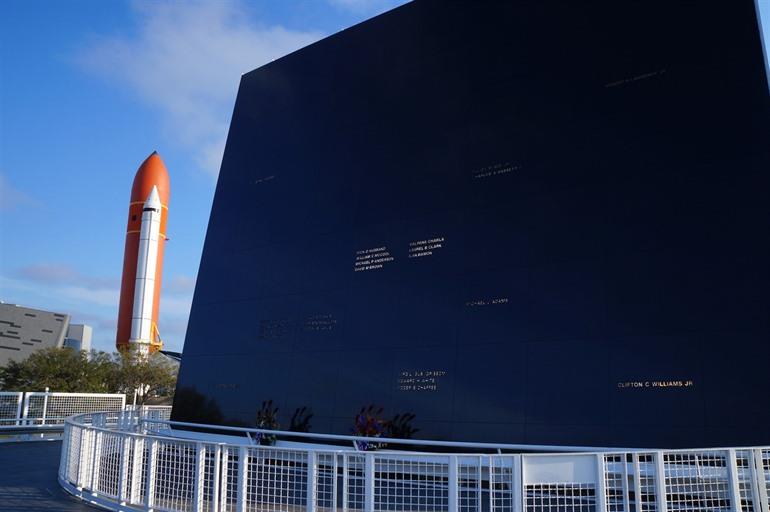 Space Mirror Memorial