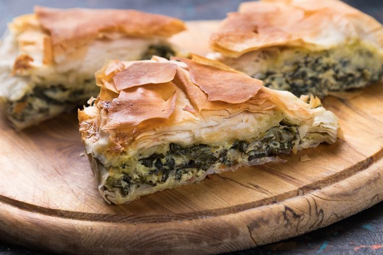 Spanakopita, een heerlijke spinazietaart uit de Griekse keuken