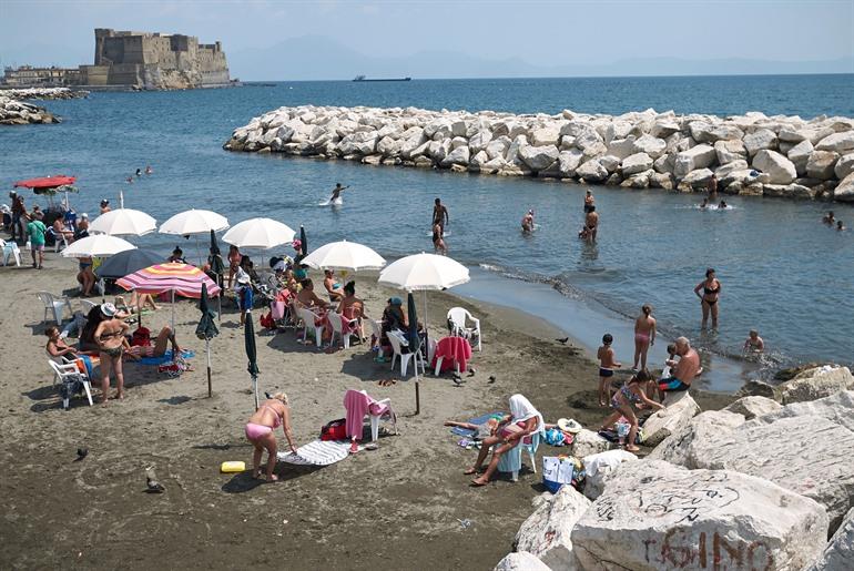 Spiaggia della Colonna Spezzata strand in Napels