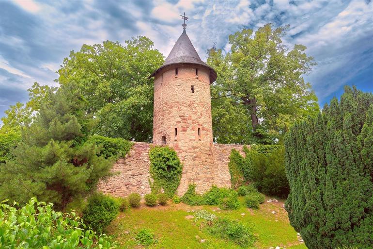 Stadtmauerturm und Wallgraben in Wernigerode, Harz