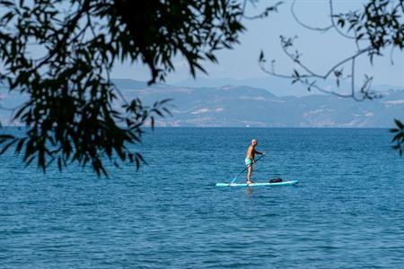 Stand-up paddling op het meer van Ohrid