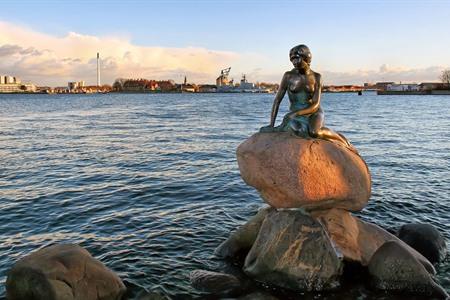 Standbeeld van de Kleine zeemeermin in Kopenhagen