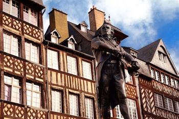 Standbeeld van de revolutionair Leperdit op Place du Champ Jacquet, Rennes