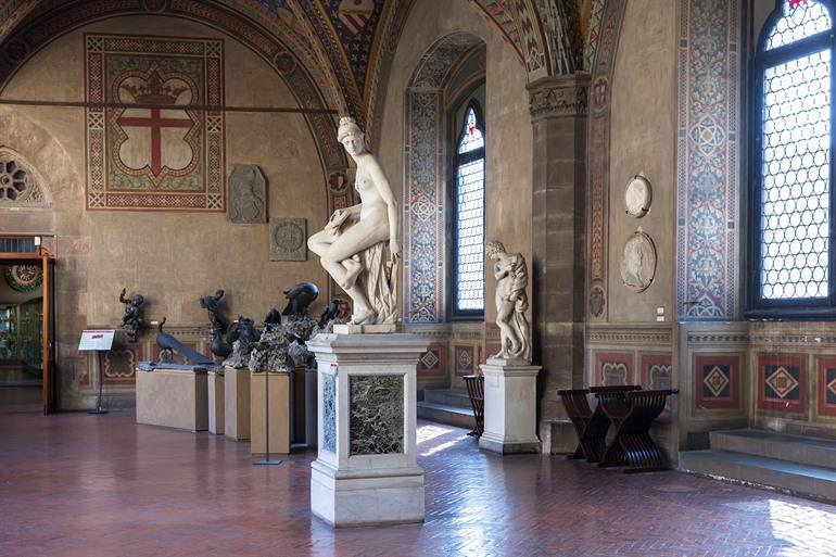 Standbeeld van Giambologna in het Palazzo del Bargello, Firenze