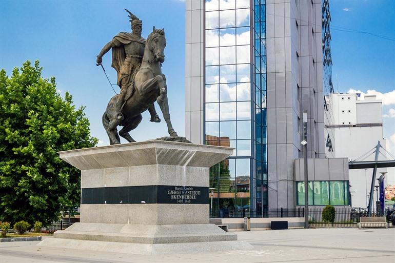 Standbeeld van Skanderberg, Pristina