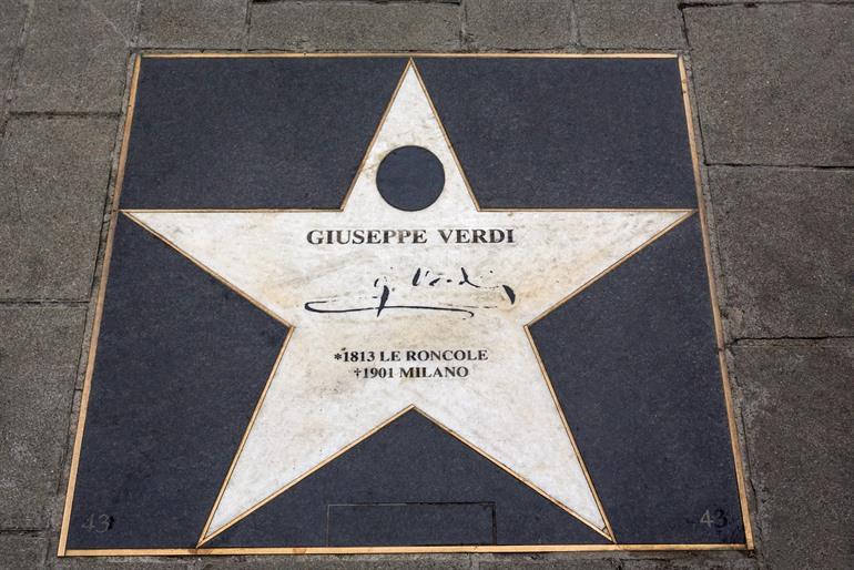 Stervormige tegel op de stoep