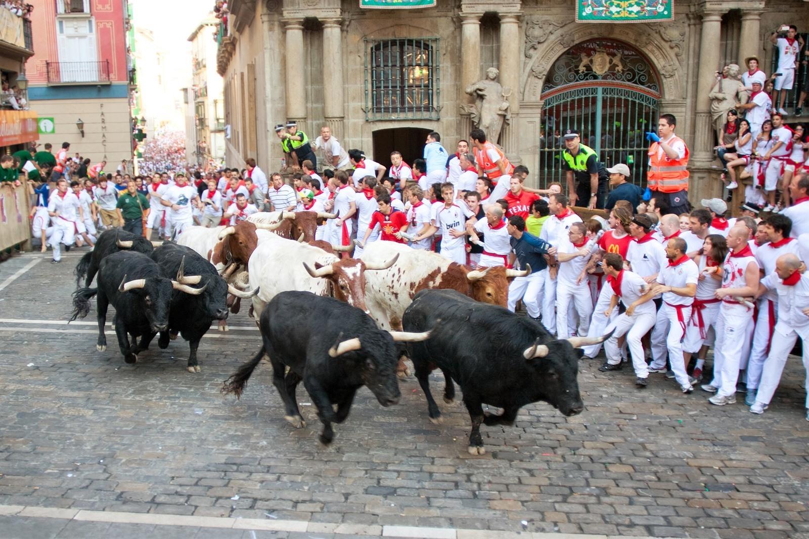 Stierenrennen Pamplona 2024 & San Fermínfeesten Info en tips