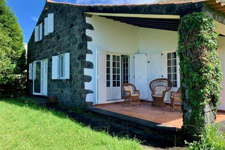 Stone House - Sete Cidades op wandelafstand van de meren