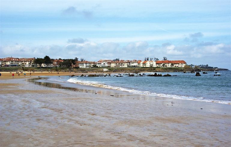 Strand bij Noja, Cantabrische kust, Noord-Spanje