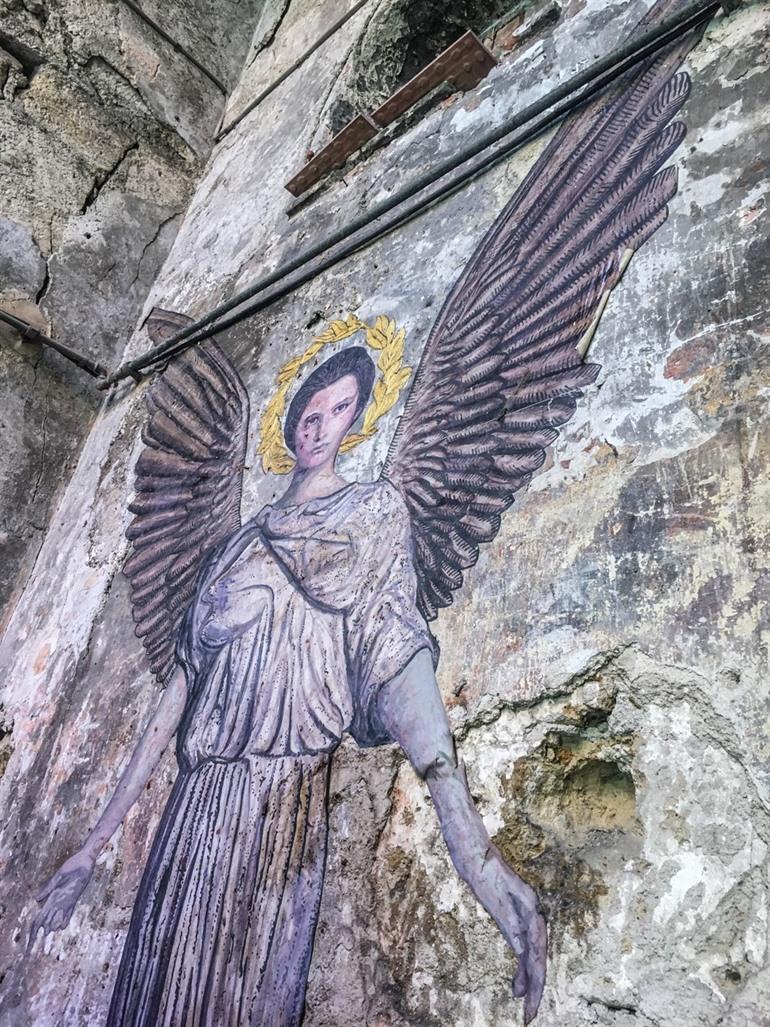 Street art, engel Zilda in Napels