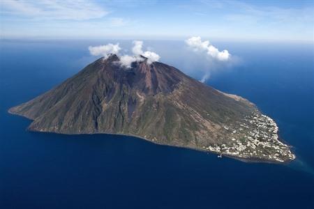 Stromboli in Sicilië bezoeken en beklimmen? Alle info, foto's en tours boeken