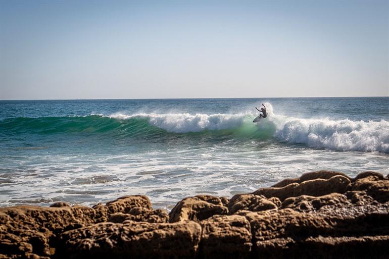Surfers bij Anchor Point, Taghazout