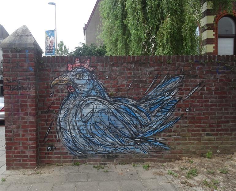 Tekening van een kip op een lage muur van bakstenen, Heerlen