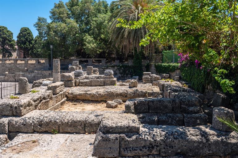 Tempel van Aphrodite, bij het Symi-plein