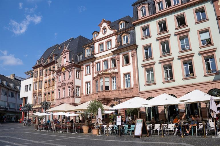 Terrasjes op de Markt van Mainz