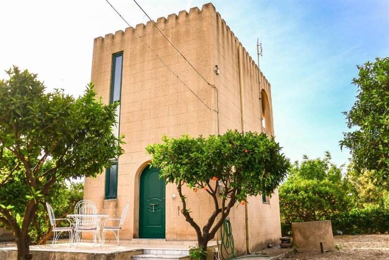 The Tower with the Orange tree garden boeken