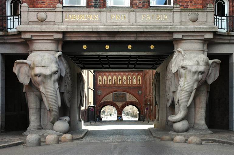 Toegangspoort brouwerij Carlsberg in Kopenhagen