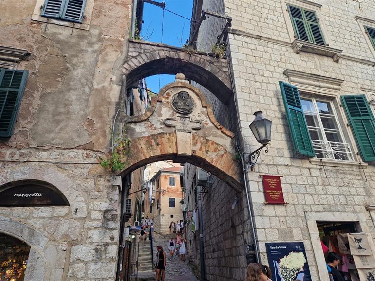 Toegangspoort wandeling Kotor City Walls