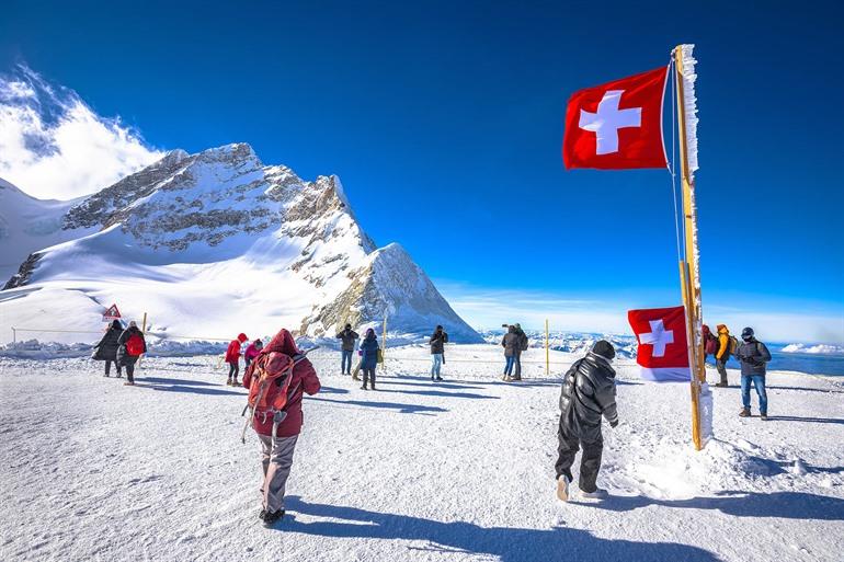 Toeristen op de Jungfraujoch-piek, Zwitserland