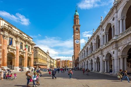Torre Bissara op het Piazza dei Signori in Vicenza