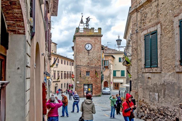 Torre di Pulcinella in Montepulciano