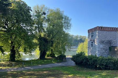 Tour de château à Barbençon in Beaumont boeken